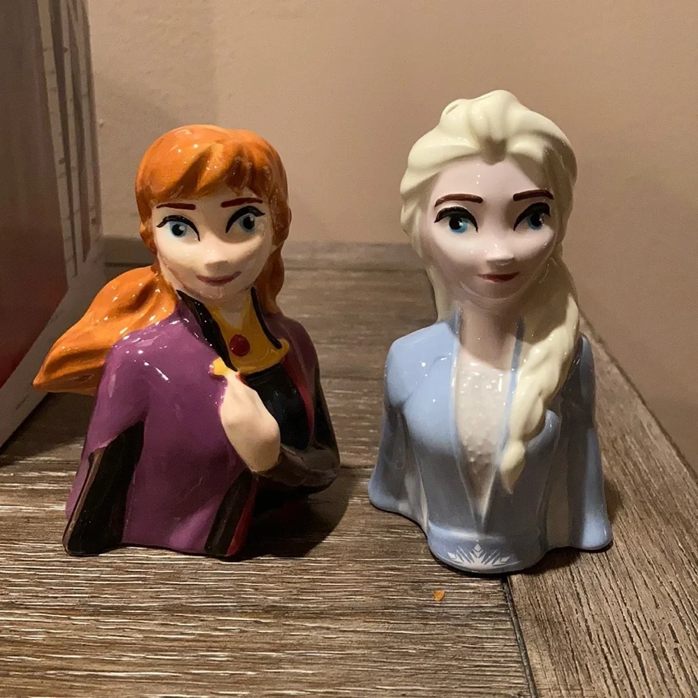 Disney frozen Anna and Elsa salt & pepper shakers